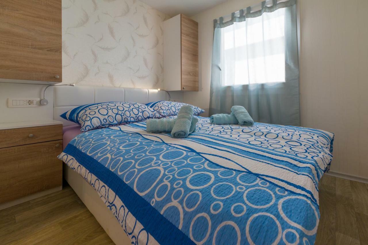 Mobile Homes Pine Tree Dobropoljana Экстерьер фото