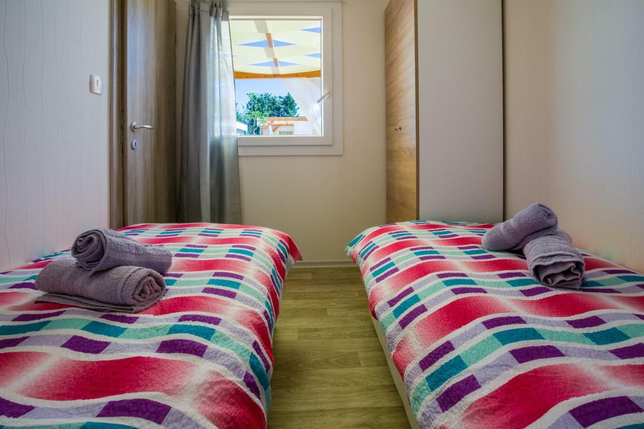 Mobile Homes Pine Tree Dobropoljana Экстерьер фото