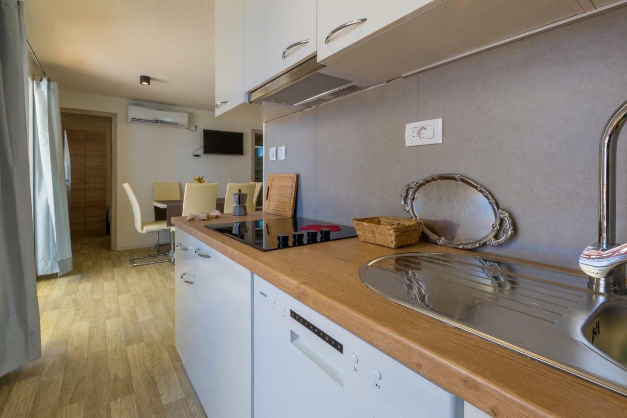 Mobile Homes Pine Tree Dobropoljana Экстерьер фото