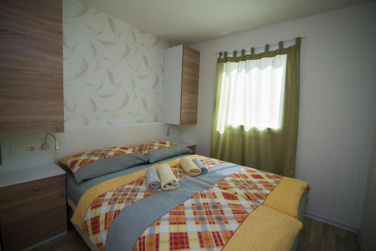 Mobile Homes Pine Tree Dobropoljana Экстерьер фото