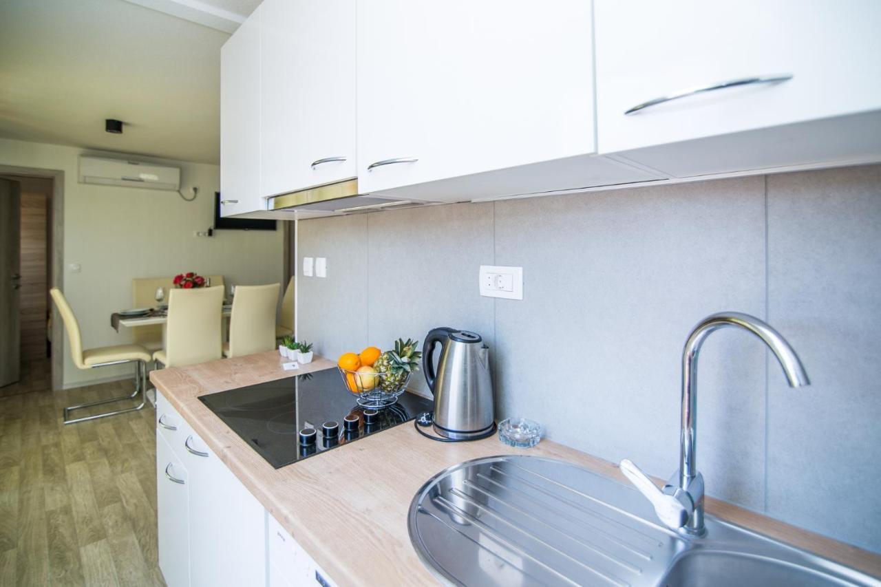 Mobile Homes Pine Tree Dobropoljana Экстерьер фото