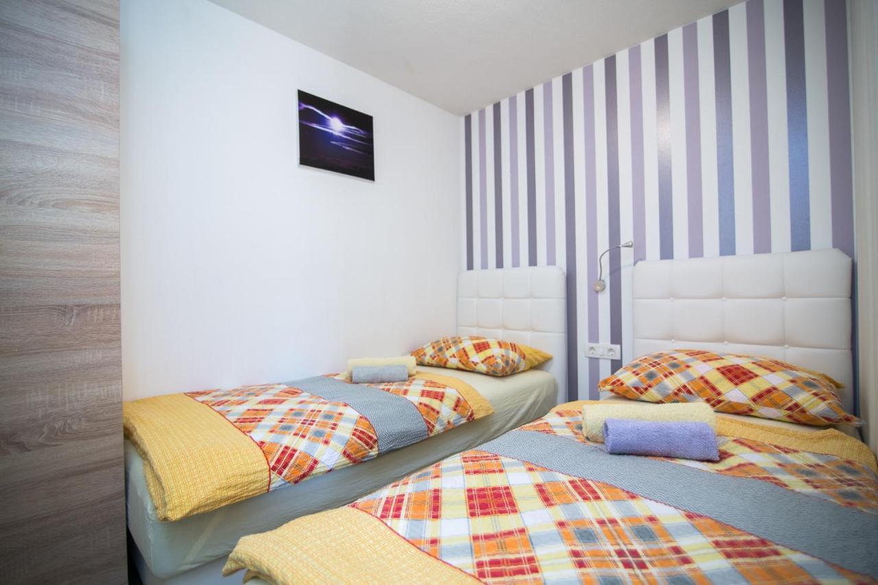 Mobile Homes Pine Tree Dobropoljana Экстерьер фото
