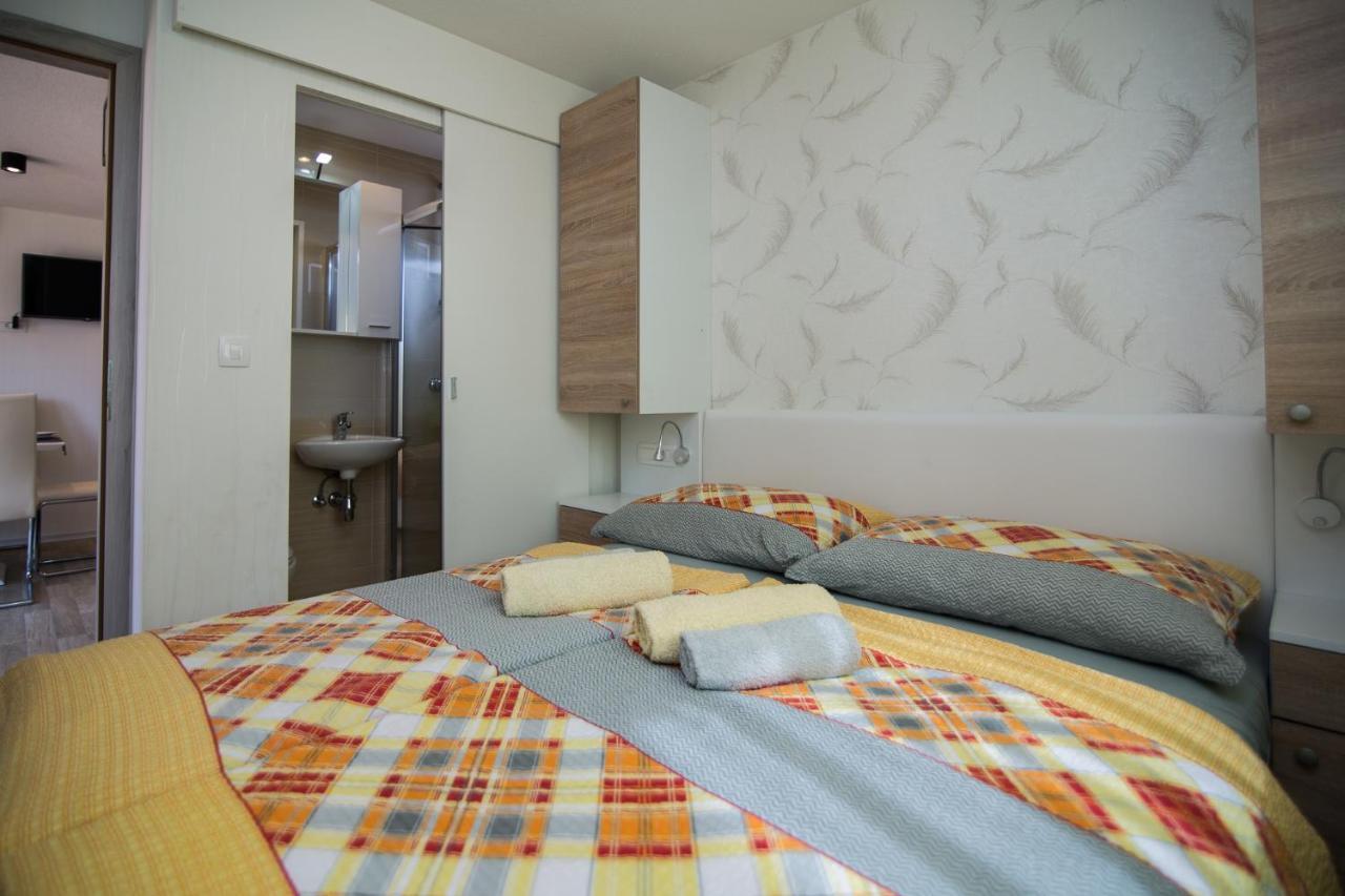 Mobile Homes Pine Tree Dobropoljana Экстерьер фото